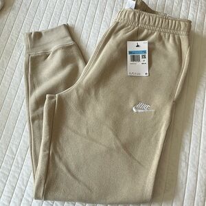 Nike standard fit taper leg pant